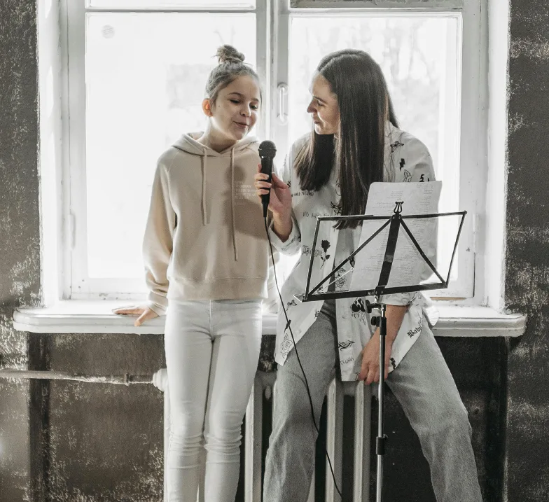 Let Your Vocals Soar With the Amazing Benefits of Online Lessons
